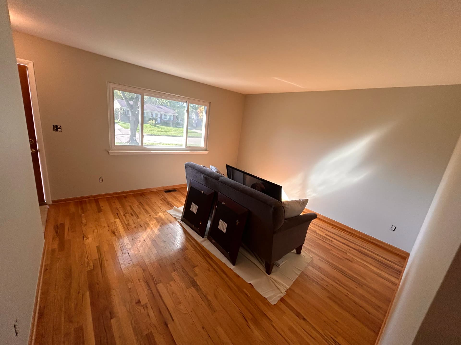 Gallery photos for Living Room and Hallway Interior Painting Done Right in Romulus: Image #1