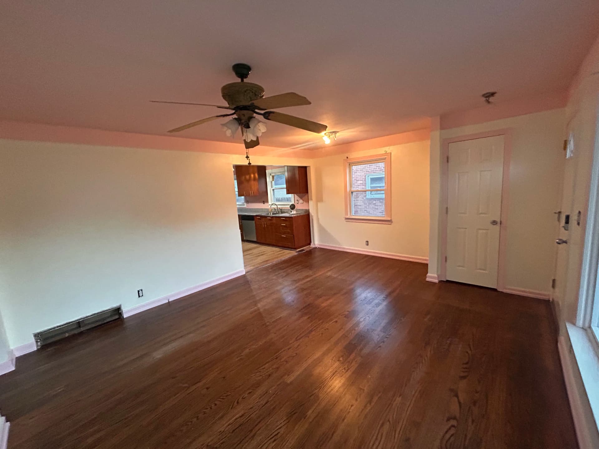 Gallery photos for Interior Painting Overhaul Wipes Out Pink in Madison Heights: Image #2