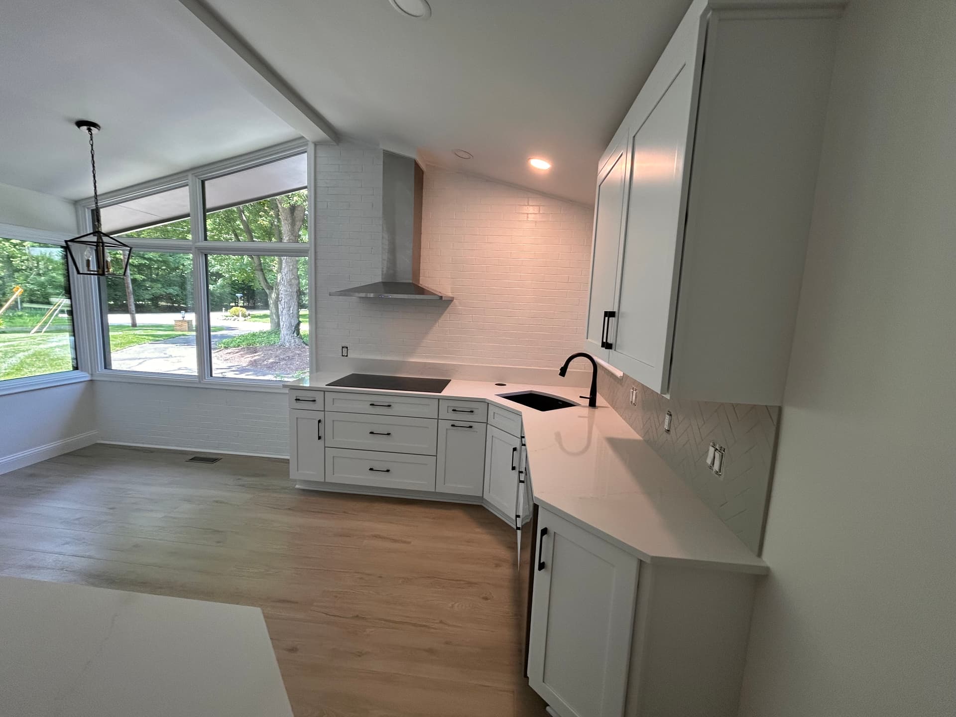 Gallery photos for Beverly Hills Kitchen Gets a Crisp, Clean Upgrade: Image #2