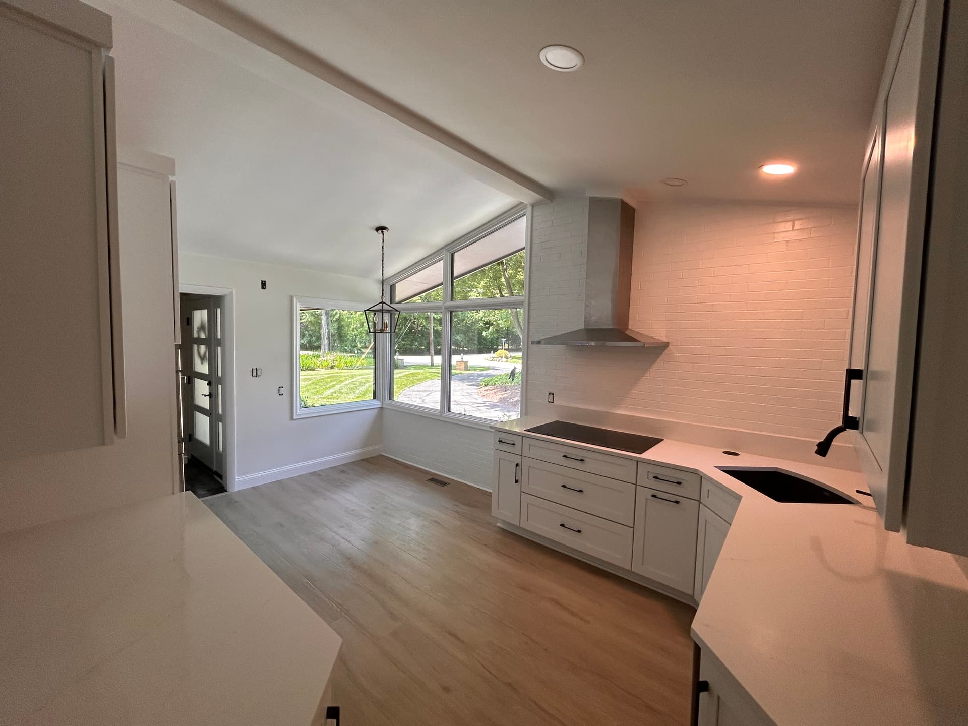 Gallery photos for Beverly Hills Kitchen Gets a Crisp, Clean Upgrade: Image #3