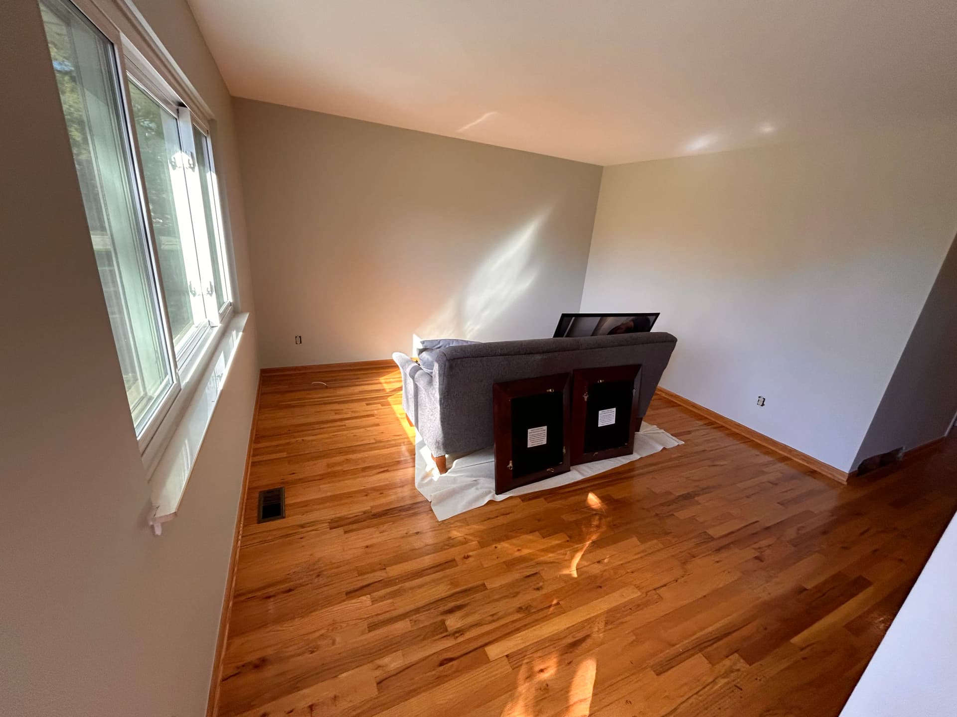 Gallery photos for Living Room and Hallway Interior Painting Done Right in Romulus: Image #3