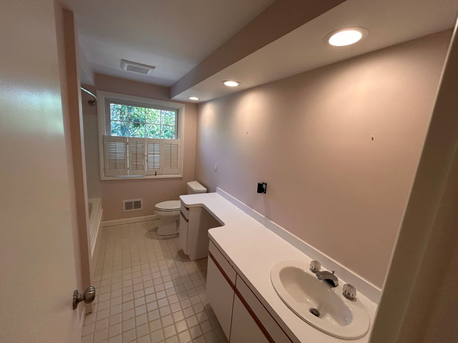 Gallery photos for Bathroom Paint Makeover in Grosse Pointe Woods: Image #3